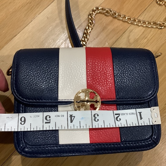 Stunning mini Tory Burch bag. Used once or twice. Excellent condition. Authentic - Picture 6 of 9